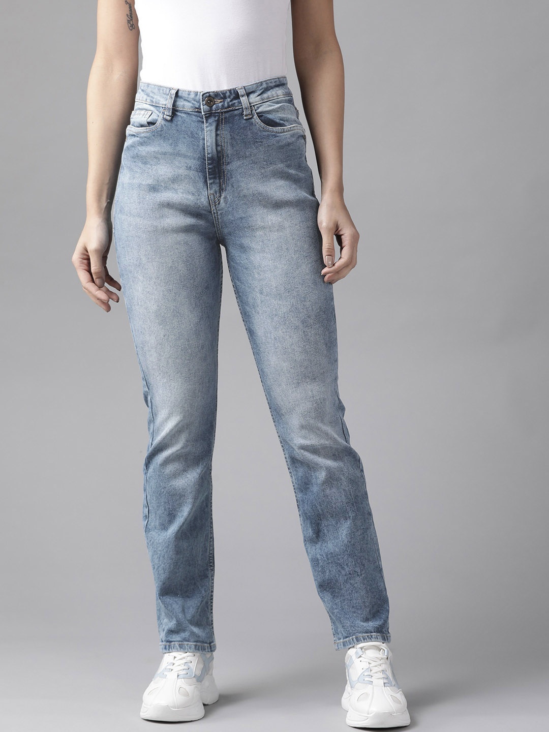 

Roadster Women Blue Straight Fit High-Rise Light Fade Stretchable Jeans