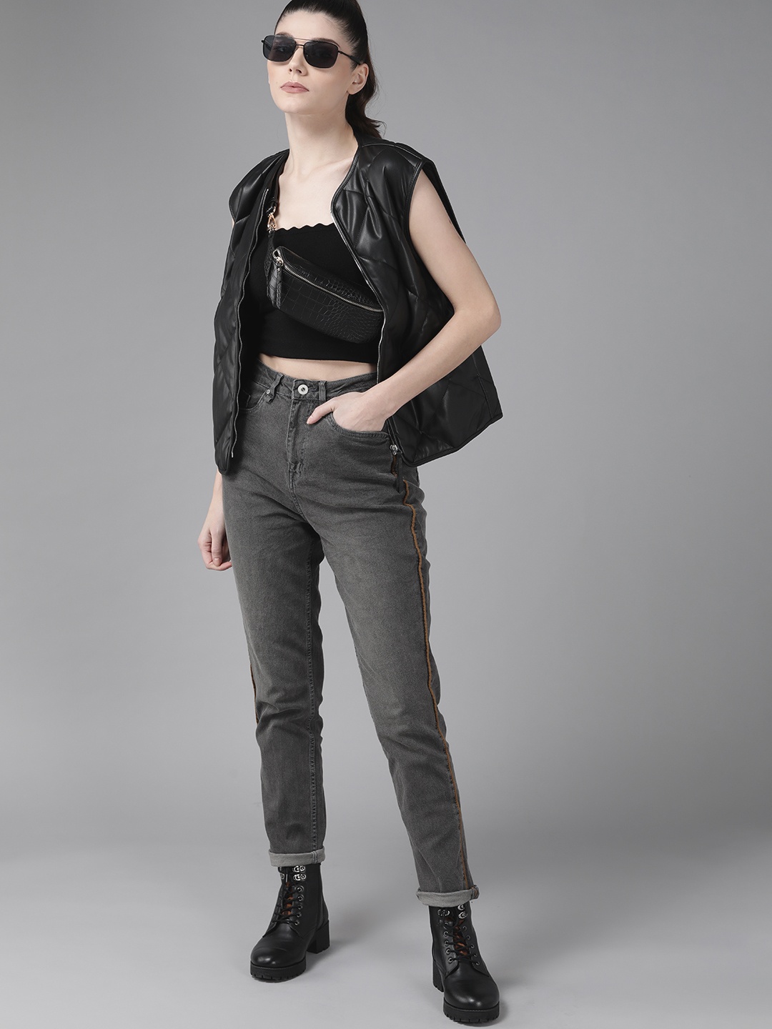 

Roadster Women Charcoal Grey Boyfriend Fit Heavy Fade Stretchable Jeans