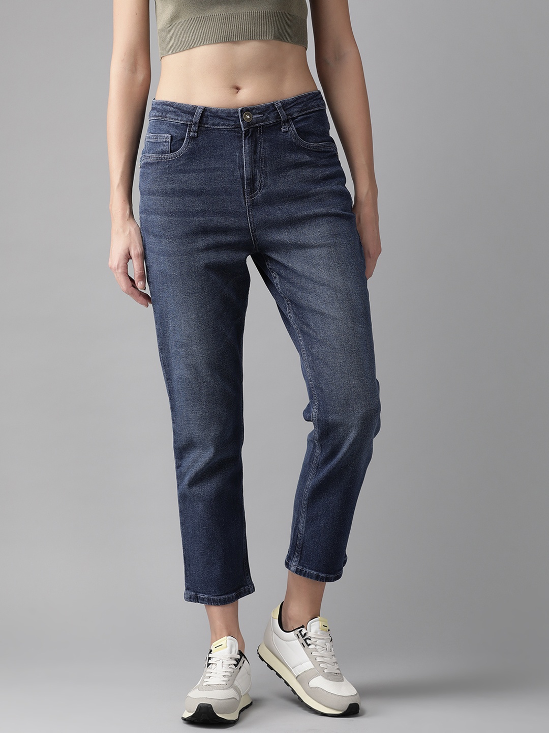 

Roadster Women Navy Blue Boyfriend Fit Light Fade Stretchable Jeans