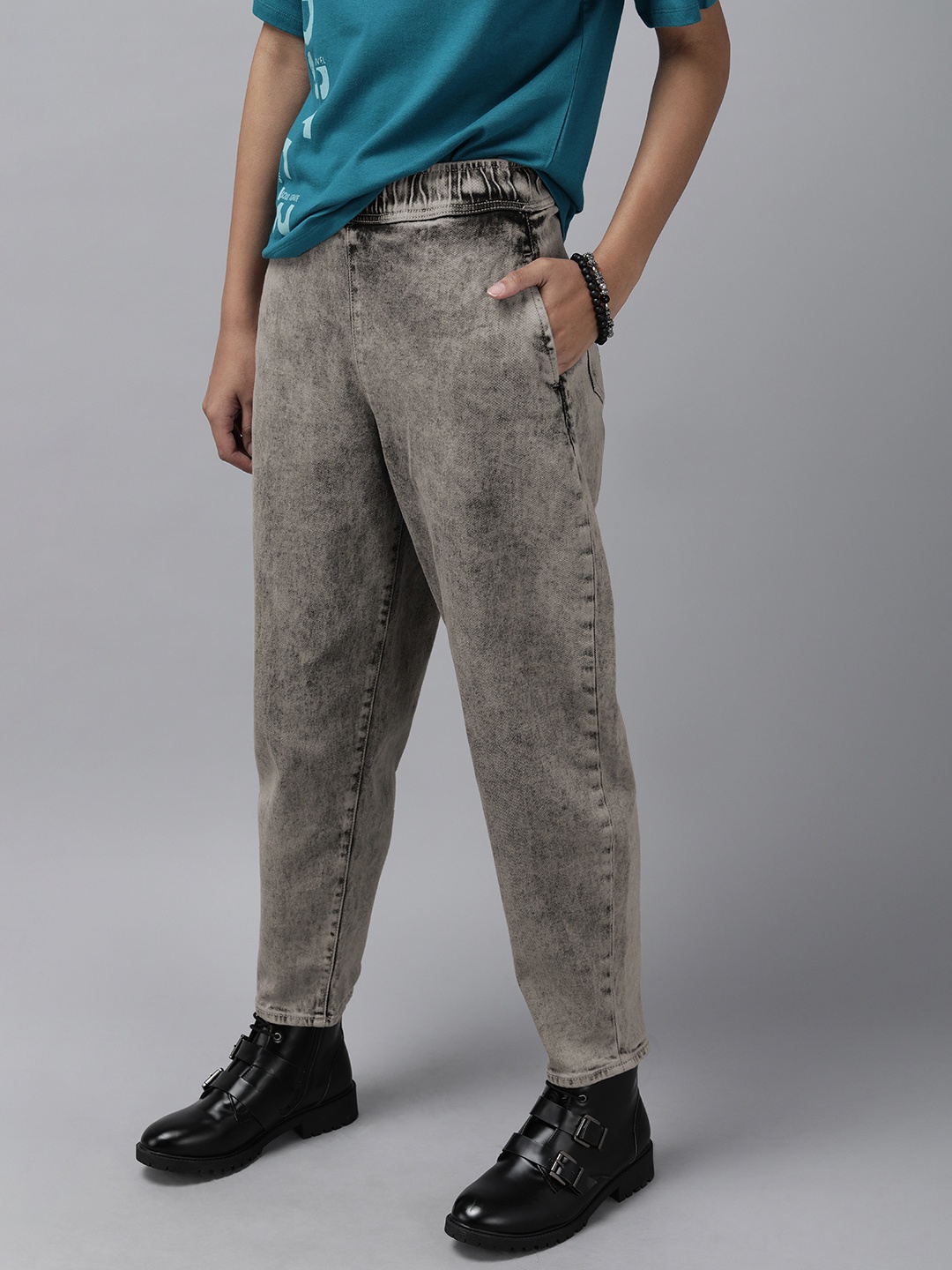 

Roadster Women Grey Baggy Jogger Relaxed Fit High-Rise Heavy Fade Stretchable Jeans