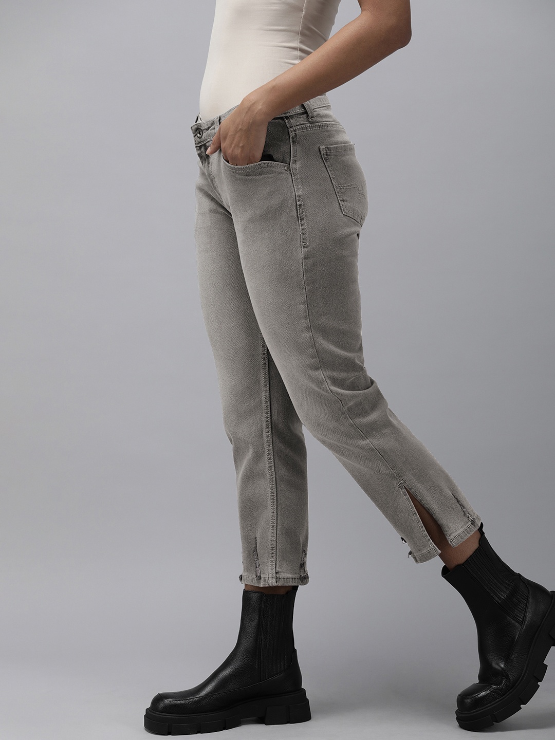 

Roadster Women Grey Straight Fit Mid-Rise Light Fade Stretchable Jeans