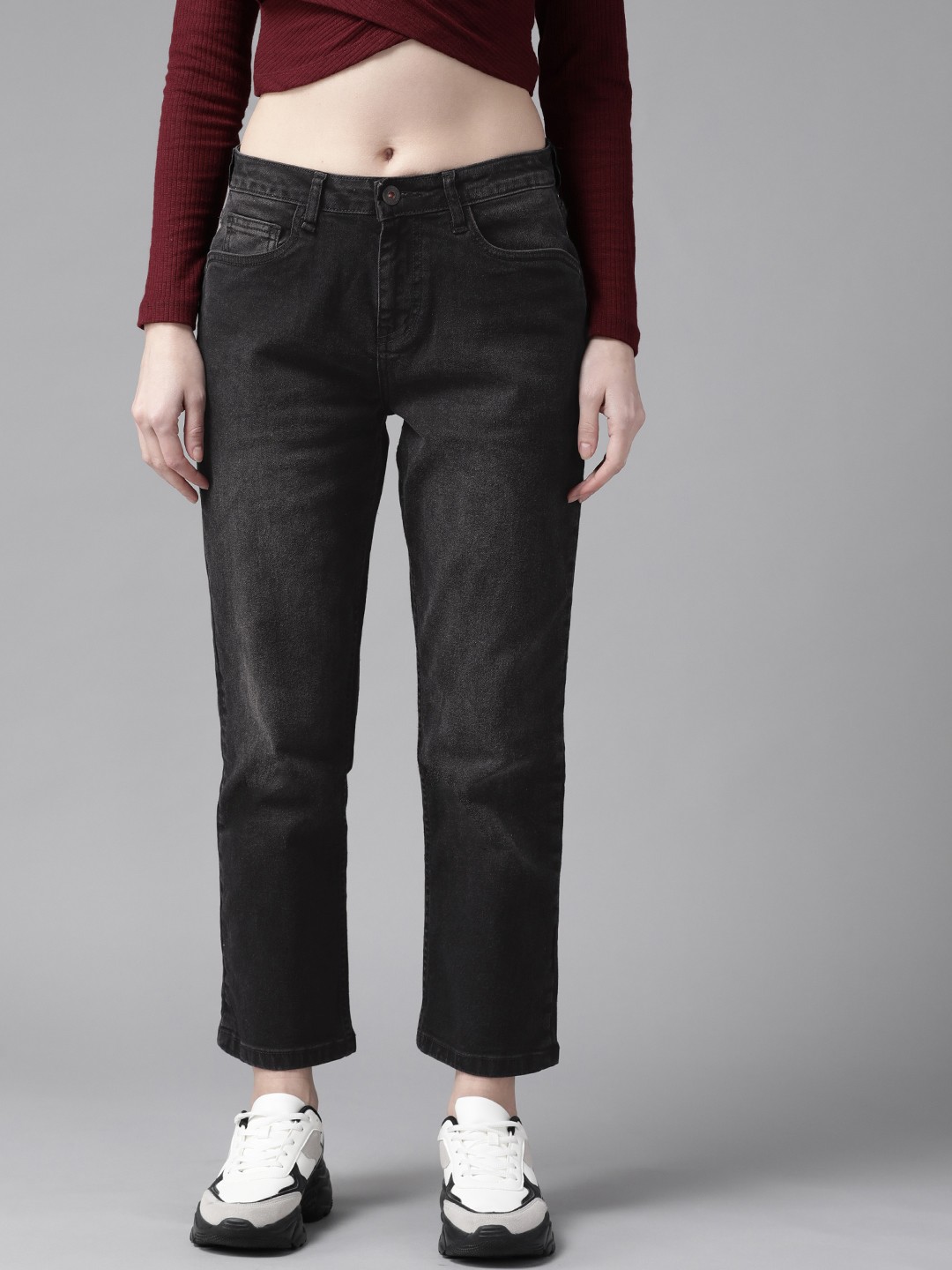

Roadster Women Black Boyfriend Fit Light Fade Stretchable Jeans