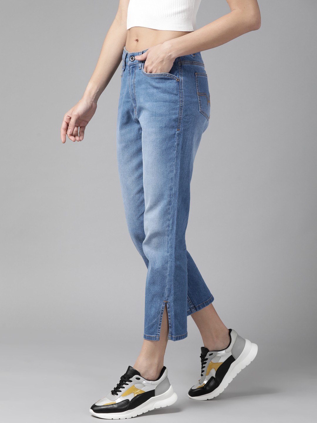 

Roadster Women Blue Straight Fit Stretchable Mid-Rise Cropped Jeans