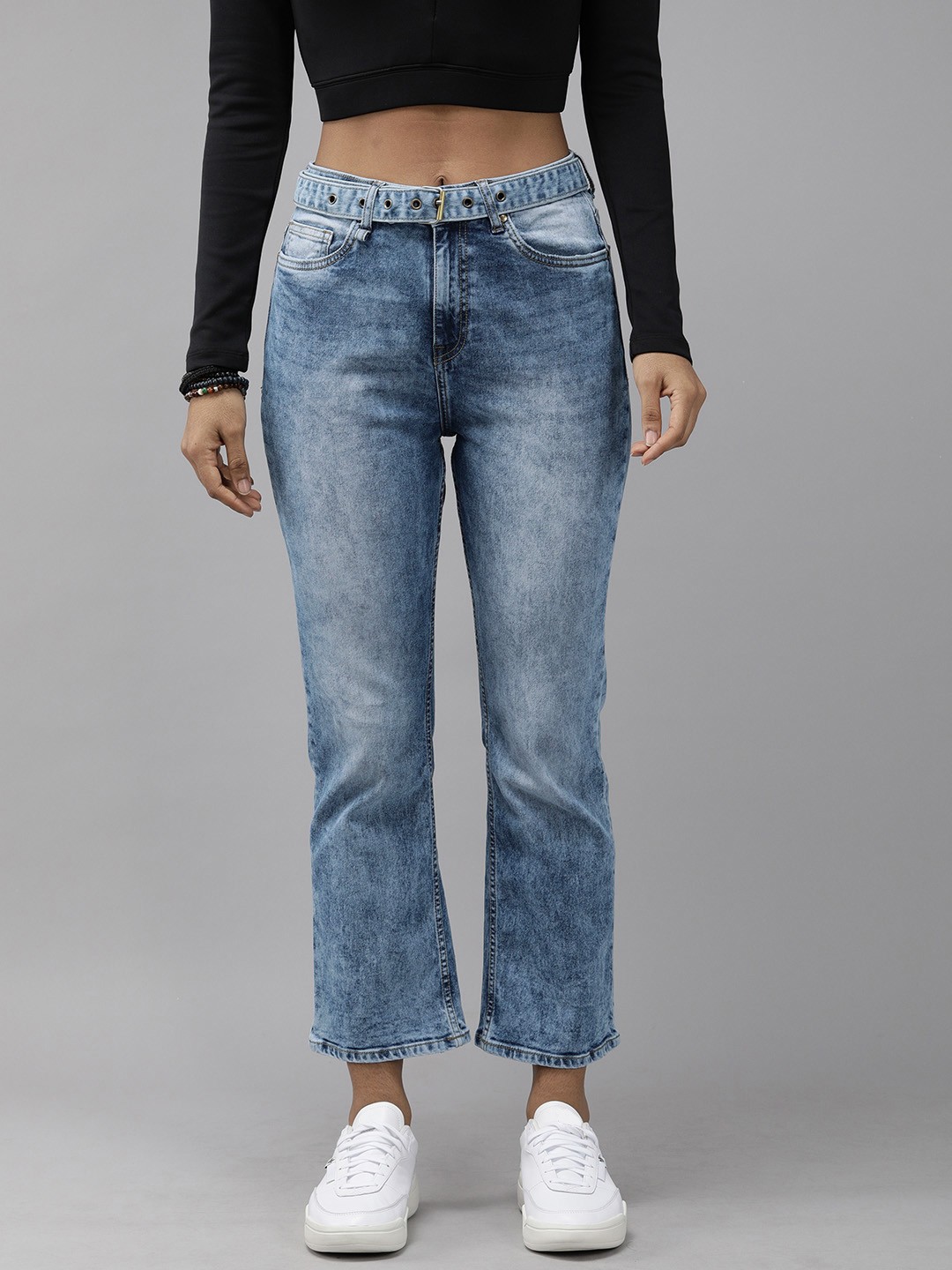 

Roadster Women Blue Straight Fit Mid-Rise Light Fade Cropped Jeans With A Belt