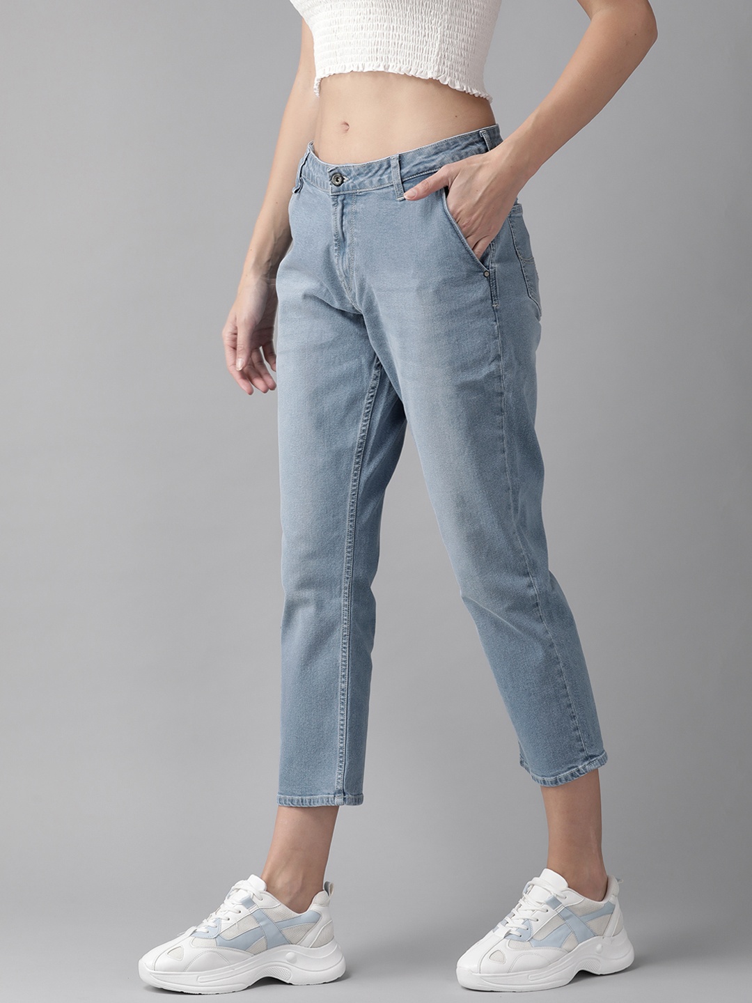 

Roadster Women Blue Straight Fit Mid-Rise Clean Look Light Fade Stretchable Jeans