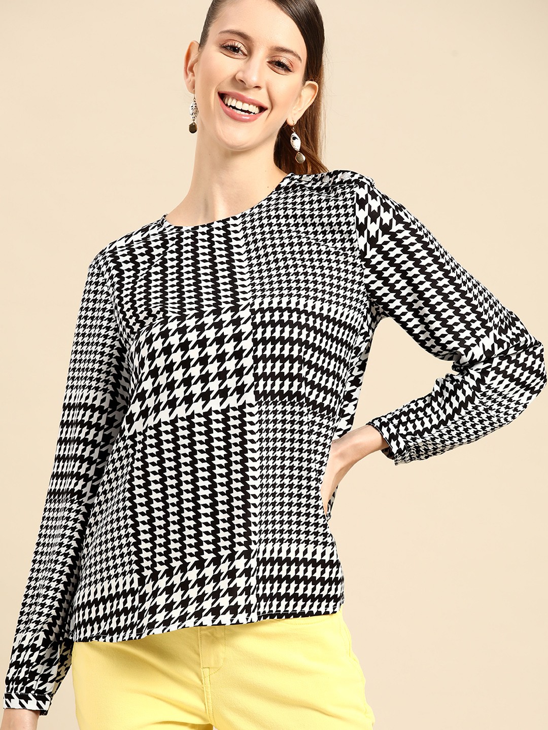 

United Colors of Benetton White & Black Houndstooth Pattern Monochrome Regular Top