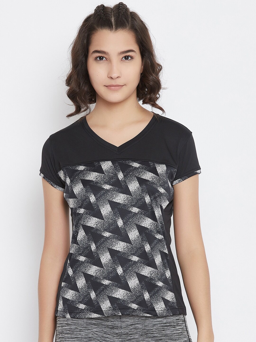 

JUMP USA Women Grey & Black Geometric Printed V-Neck T-shirt