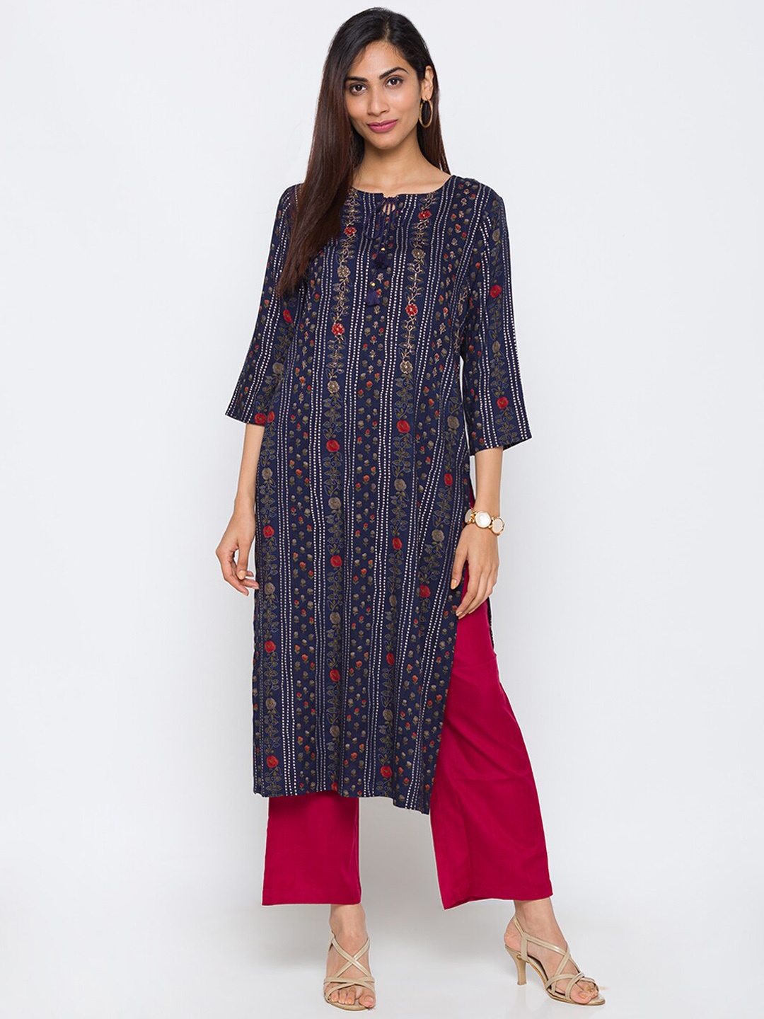 

TANKHI Women Blue Geometric Printed Flared Sleeves Thread Work Kurta