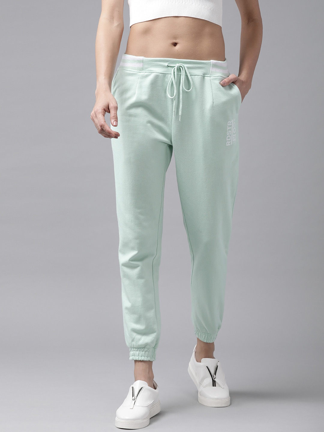 

Roadster Women Green Solid Joggers