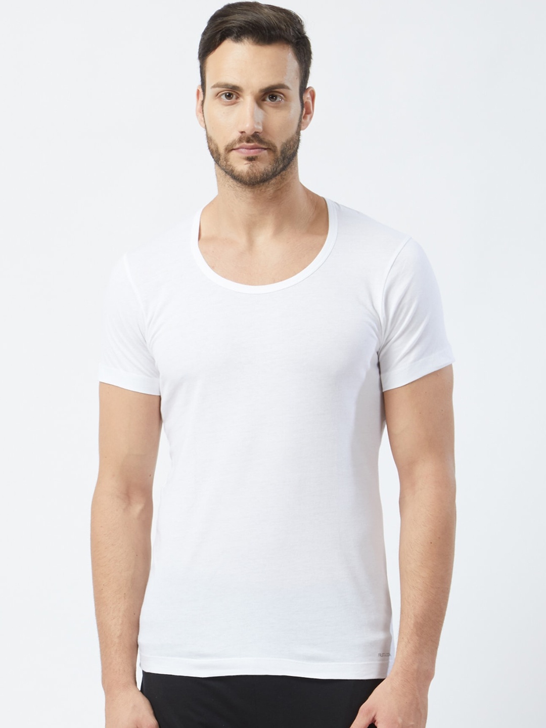 

Fruit of the loom Men White Solid Pure Combed Cotton Undershirt Innerwear Vest