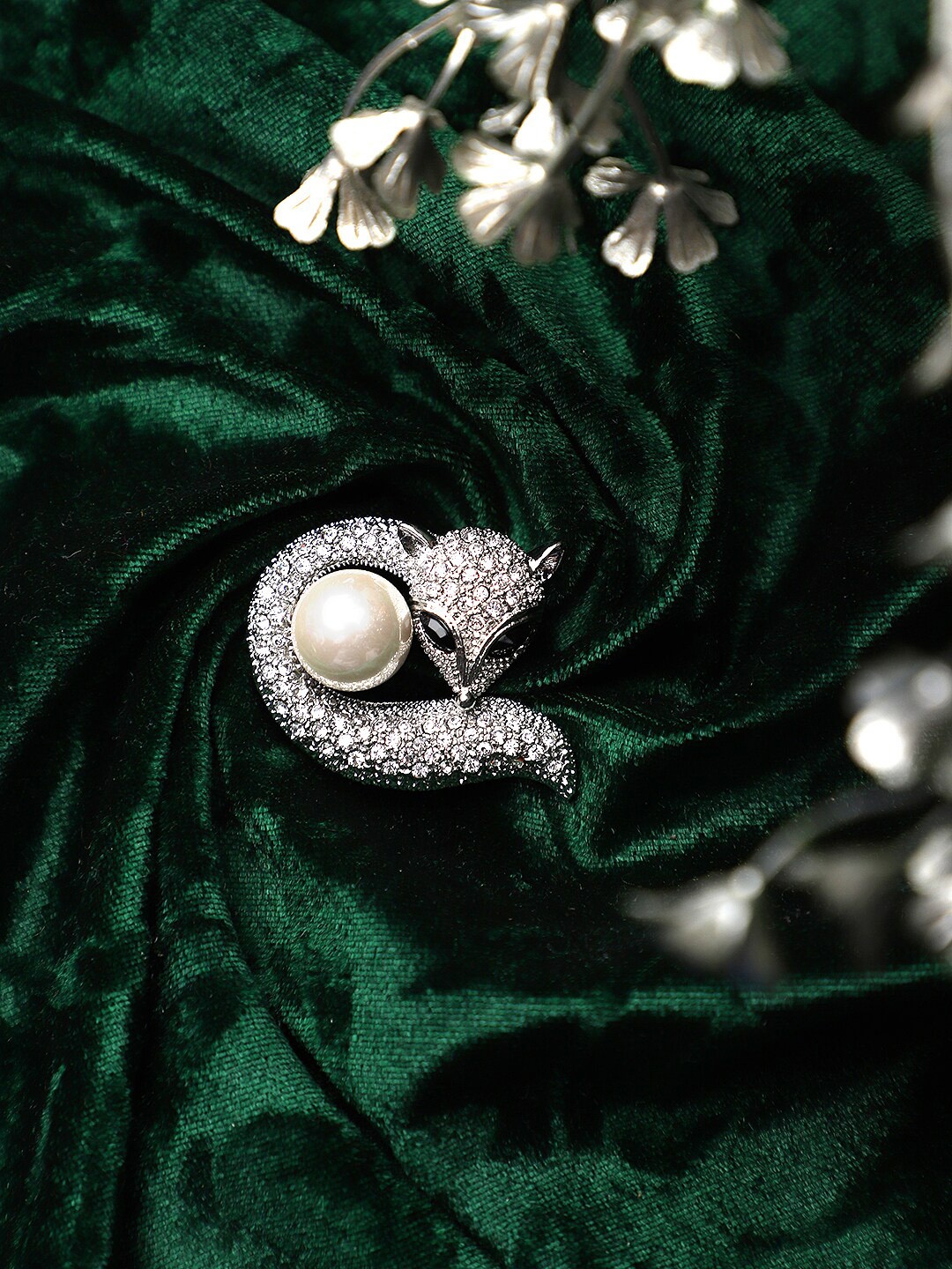 

Mali Fionna Silver-Toned & White Stone-Studded & Beaded Brooch