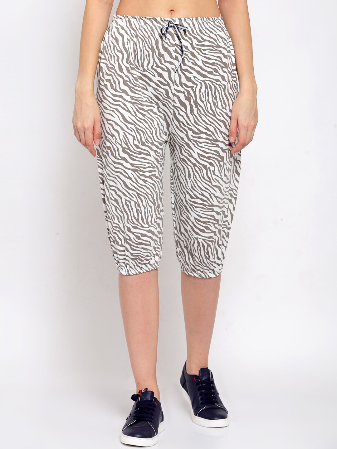 

KLOTTHE Women Multicoloured Printed Cotton Capris, Multi