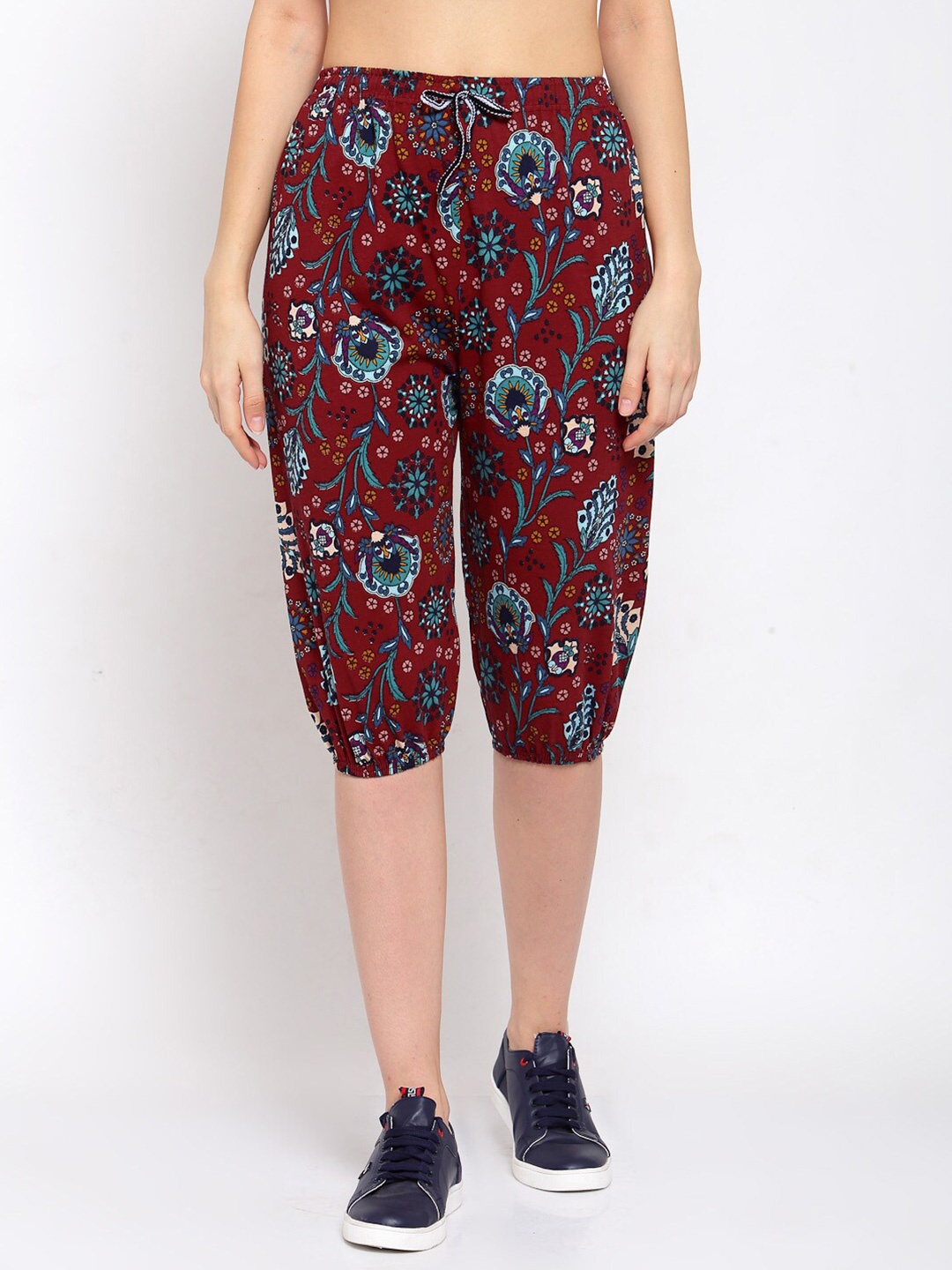 

KLOTTHE Women Red & Blue Printed Cotton Capris