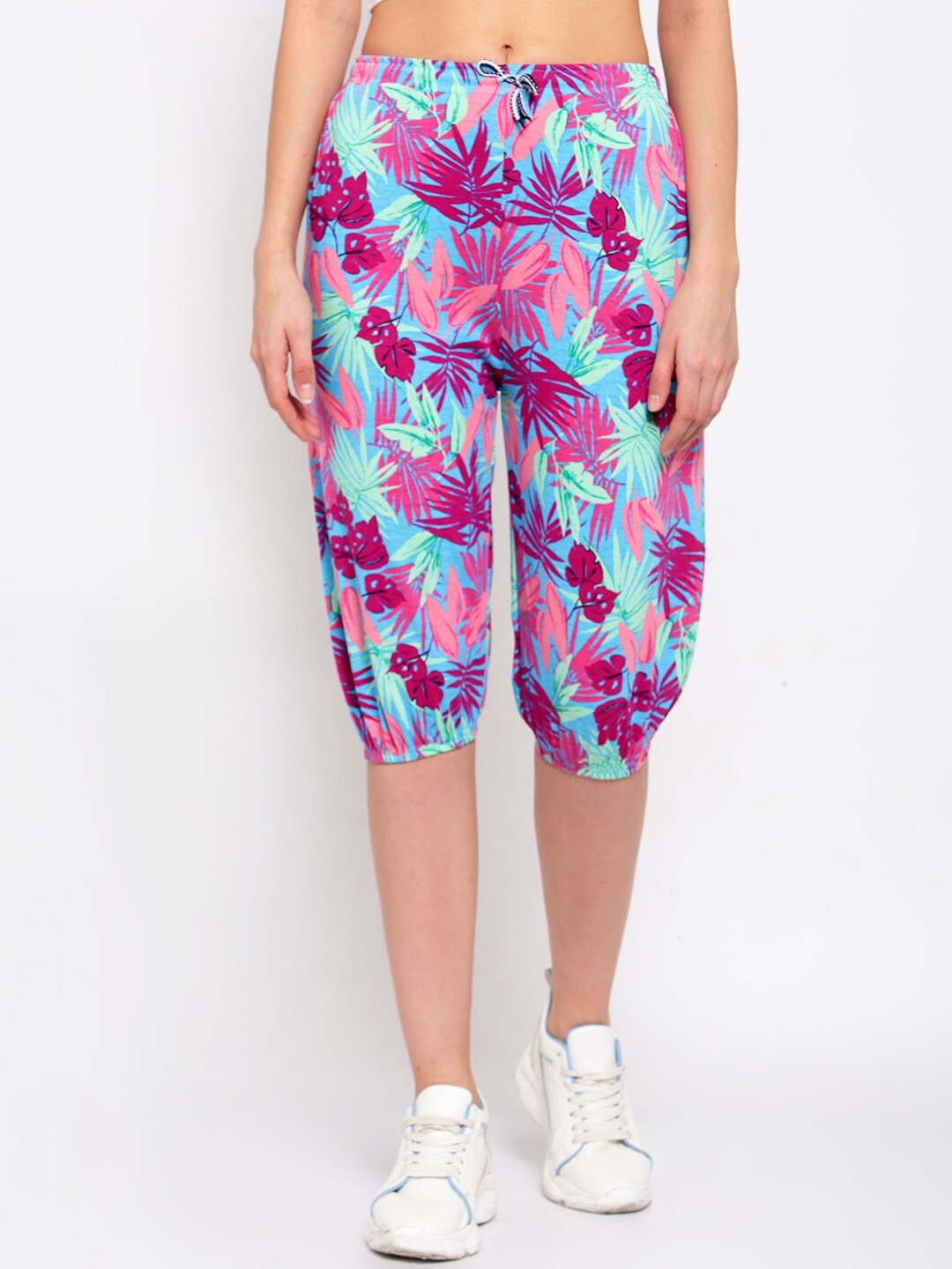 

KLOTTHE Women Turquoise Blue & Pink Printed Cotton Capris