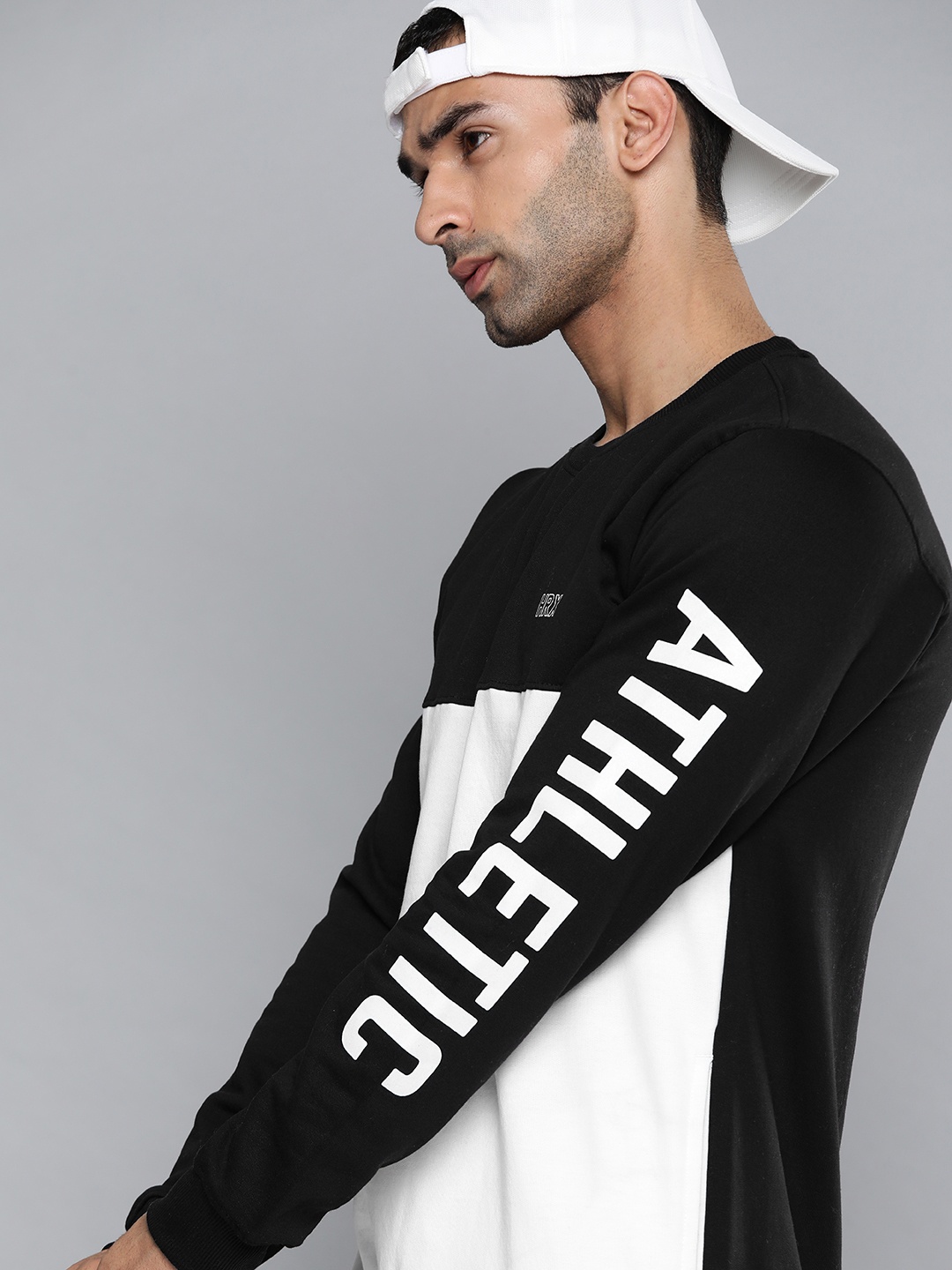 

HRX by Hrithik Roshan Men White & Black Colourblocked Sweatshirt