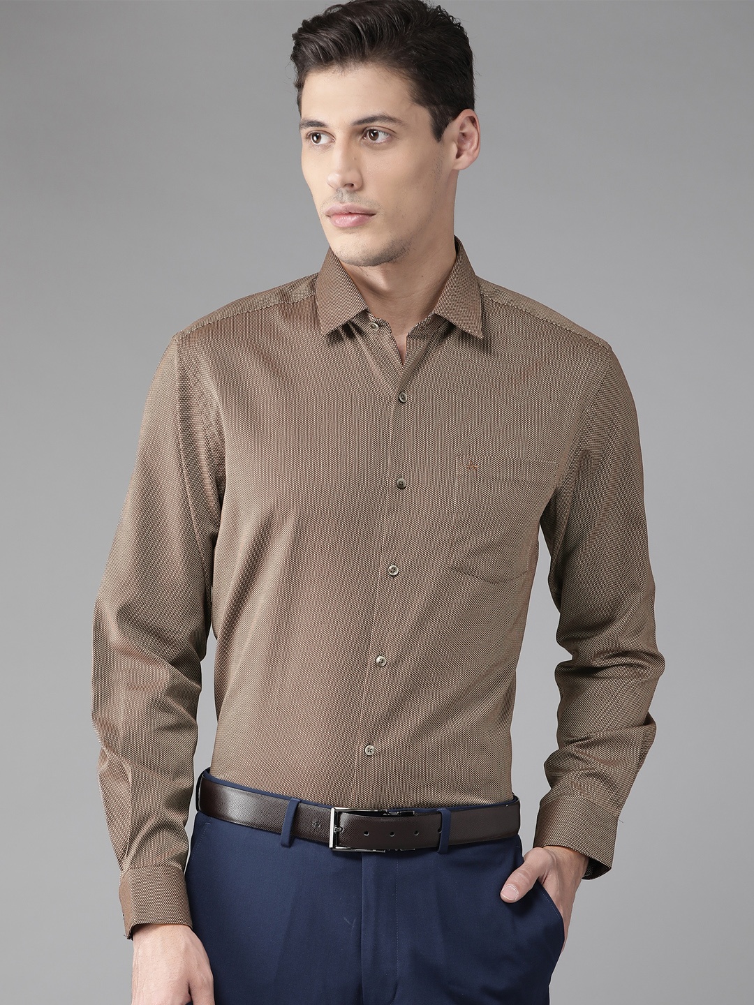 

Arrow Men Brown & Off-White Pure Cotton Textured Slim Fit Formal Shirt