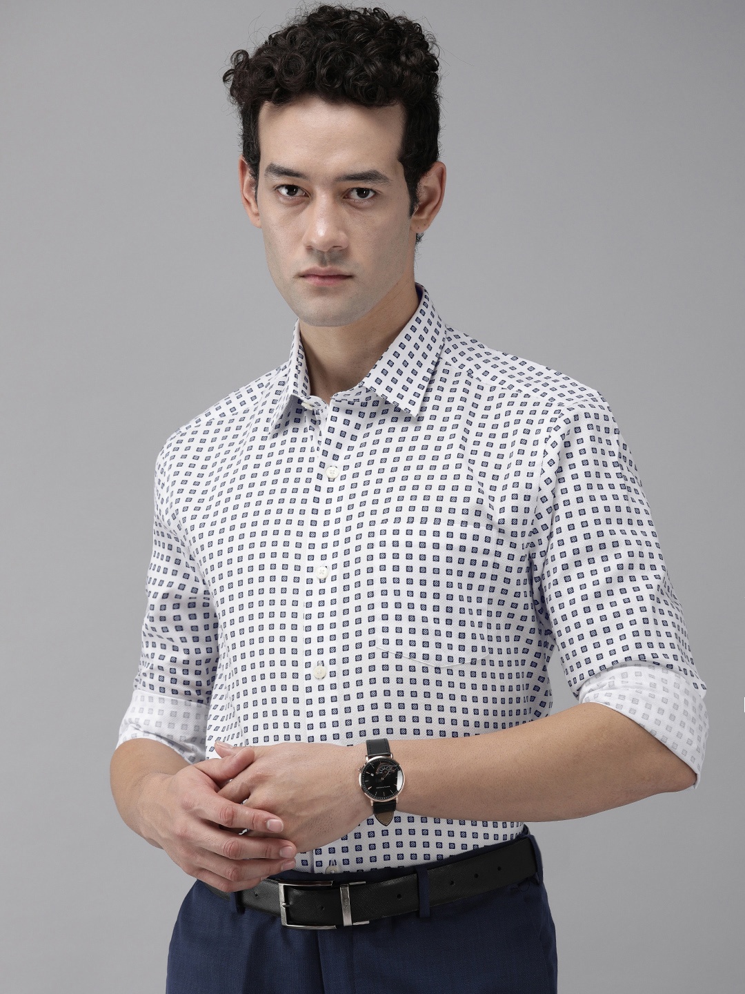 

Arrow Men Blue & White Slim Fit Printed Formal Shirt