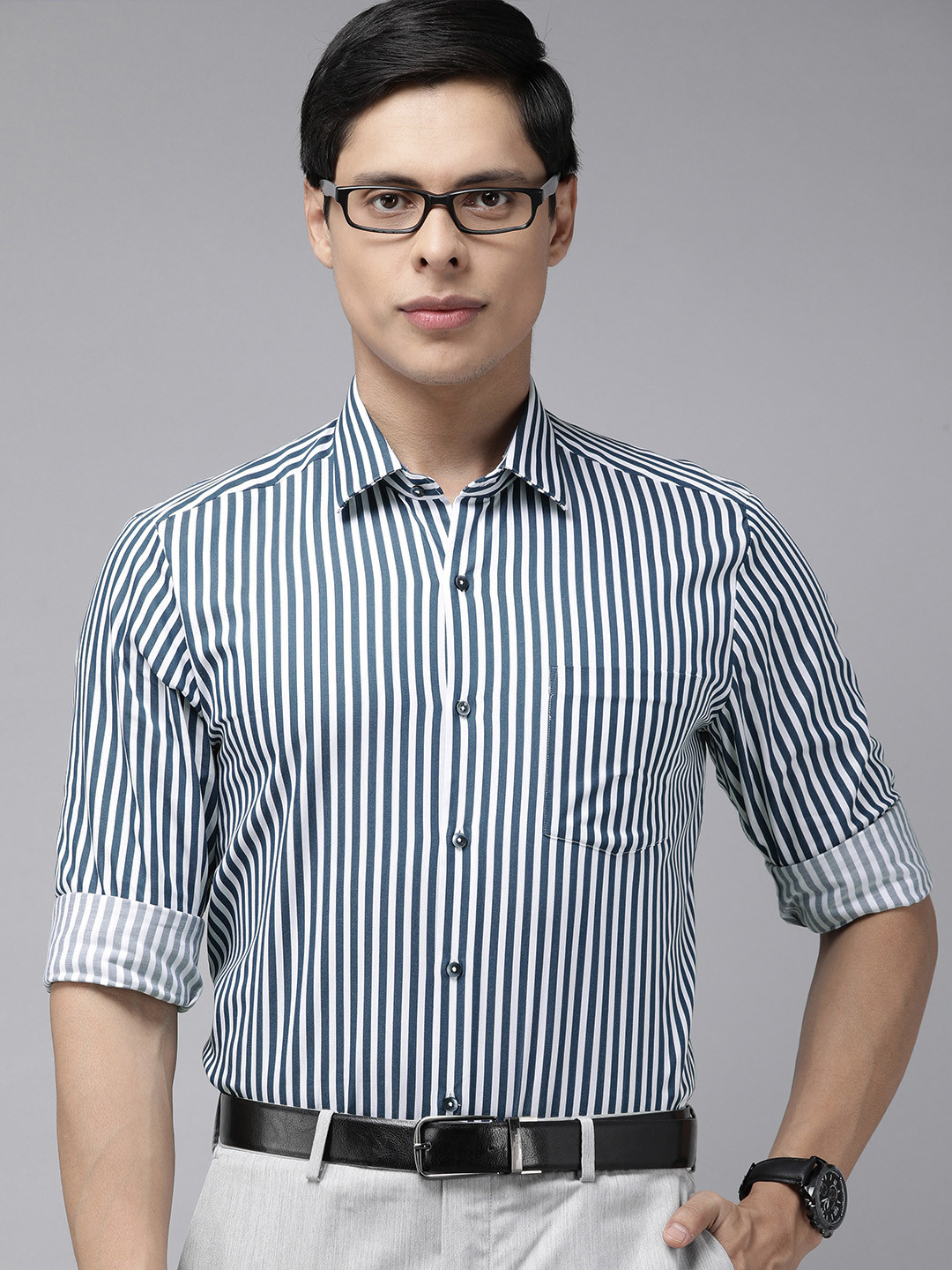 

Arrow Men White & Teal Blue Slim Fit Striped Pure Cotton Casual Shirt