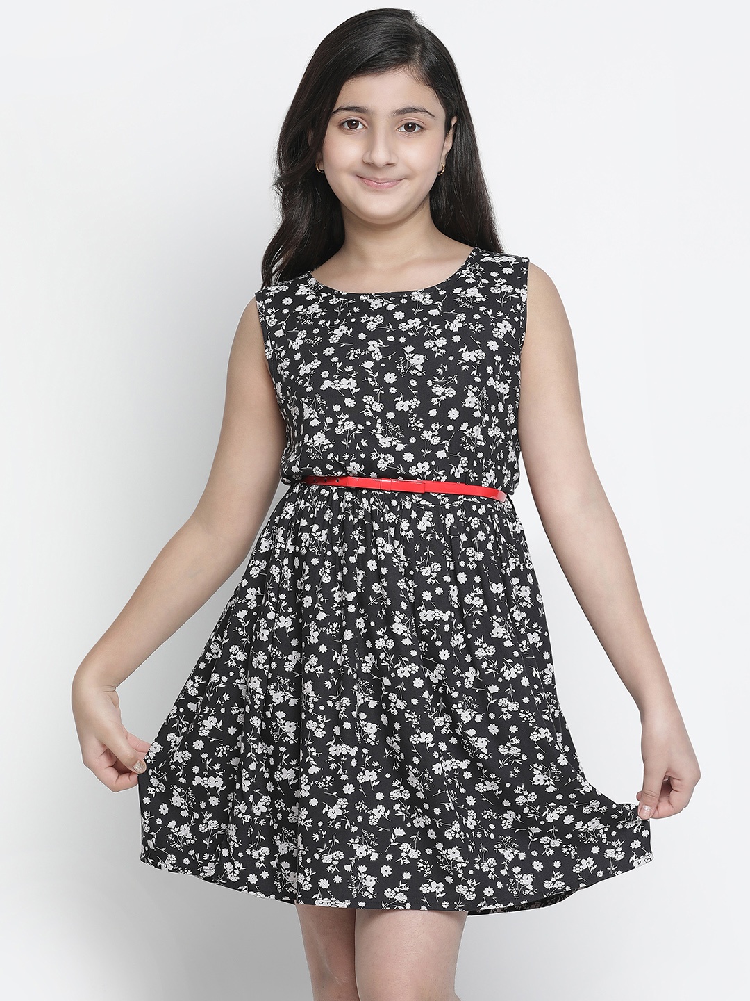 

Oxolloxo Girls Black & Off White Floral Printed Dress