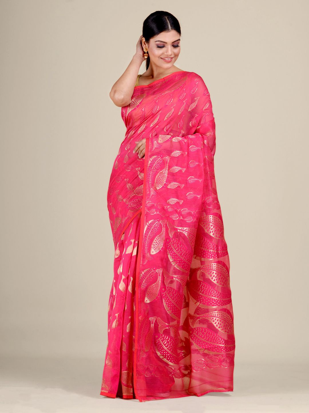

Mitera Women Pink and Golden Silk Cotton Handwoven Soft Jamdani Saree