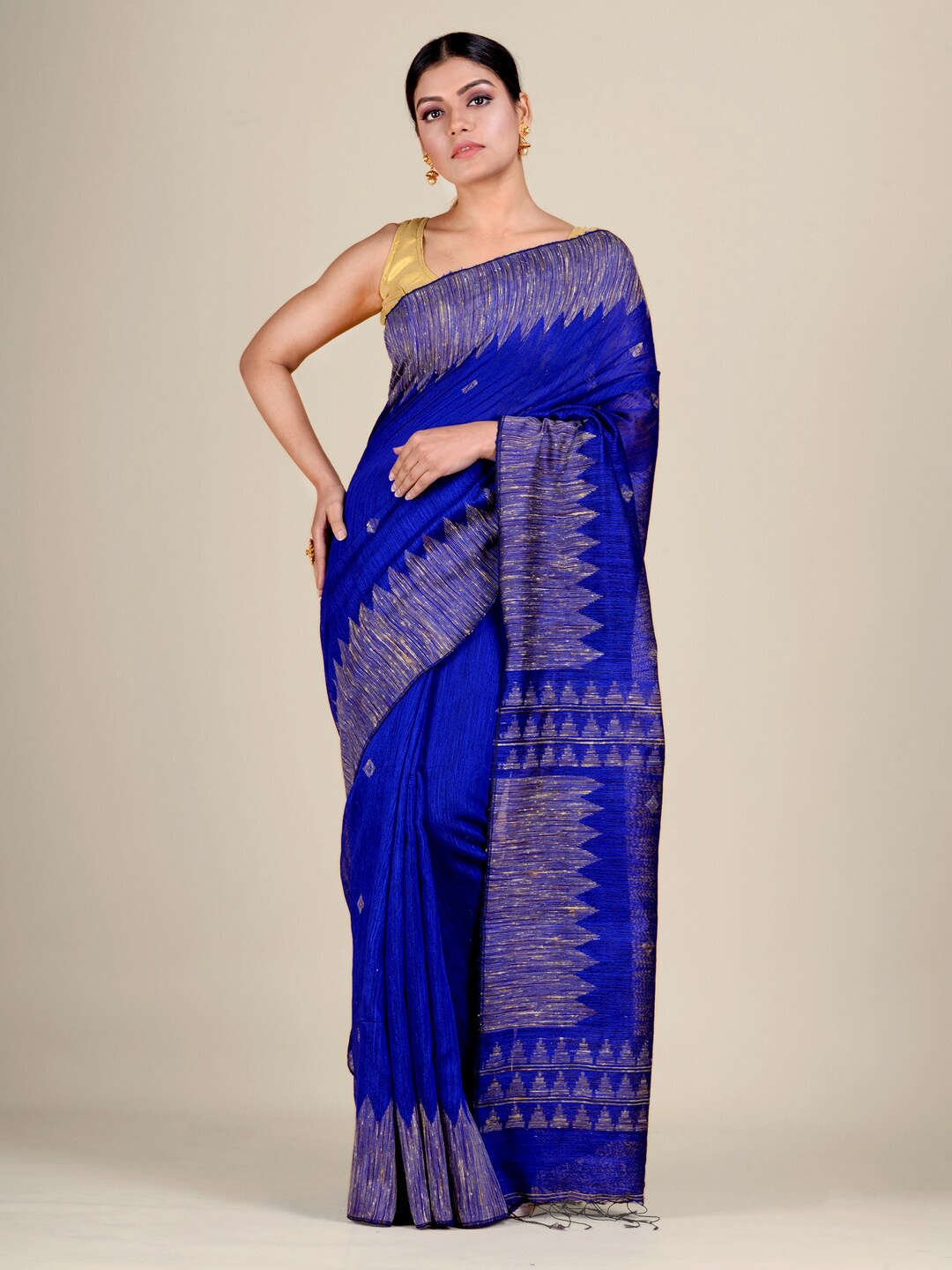 

Mitera Woman Blue Silk Blend Jamdani Saree