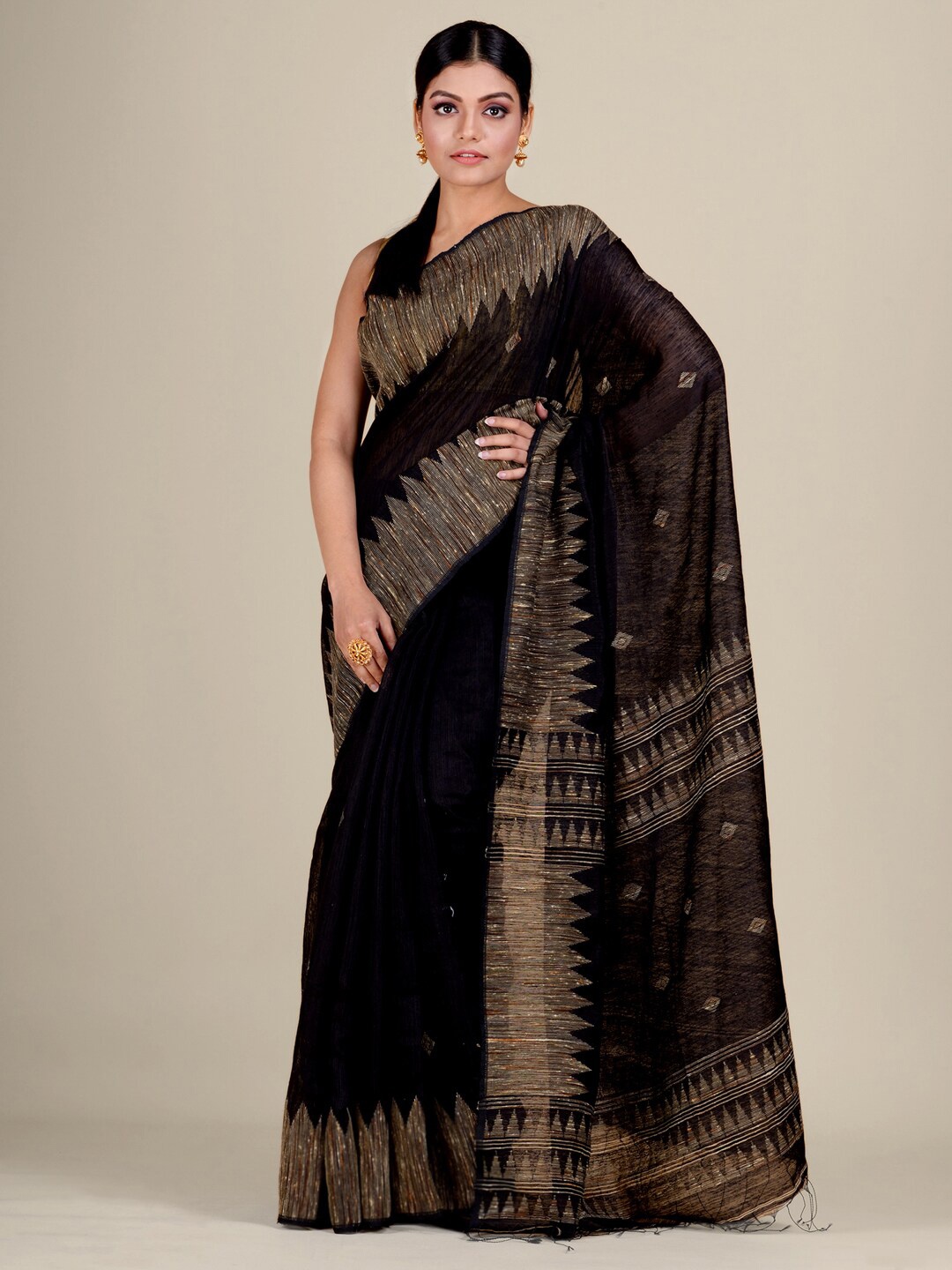 

Mitera Women Black Silk Matka Handwoven Jamdani Saree