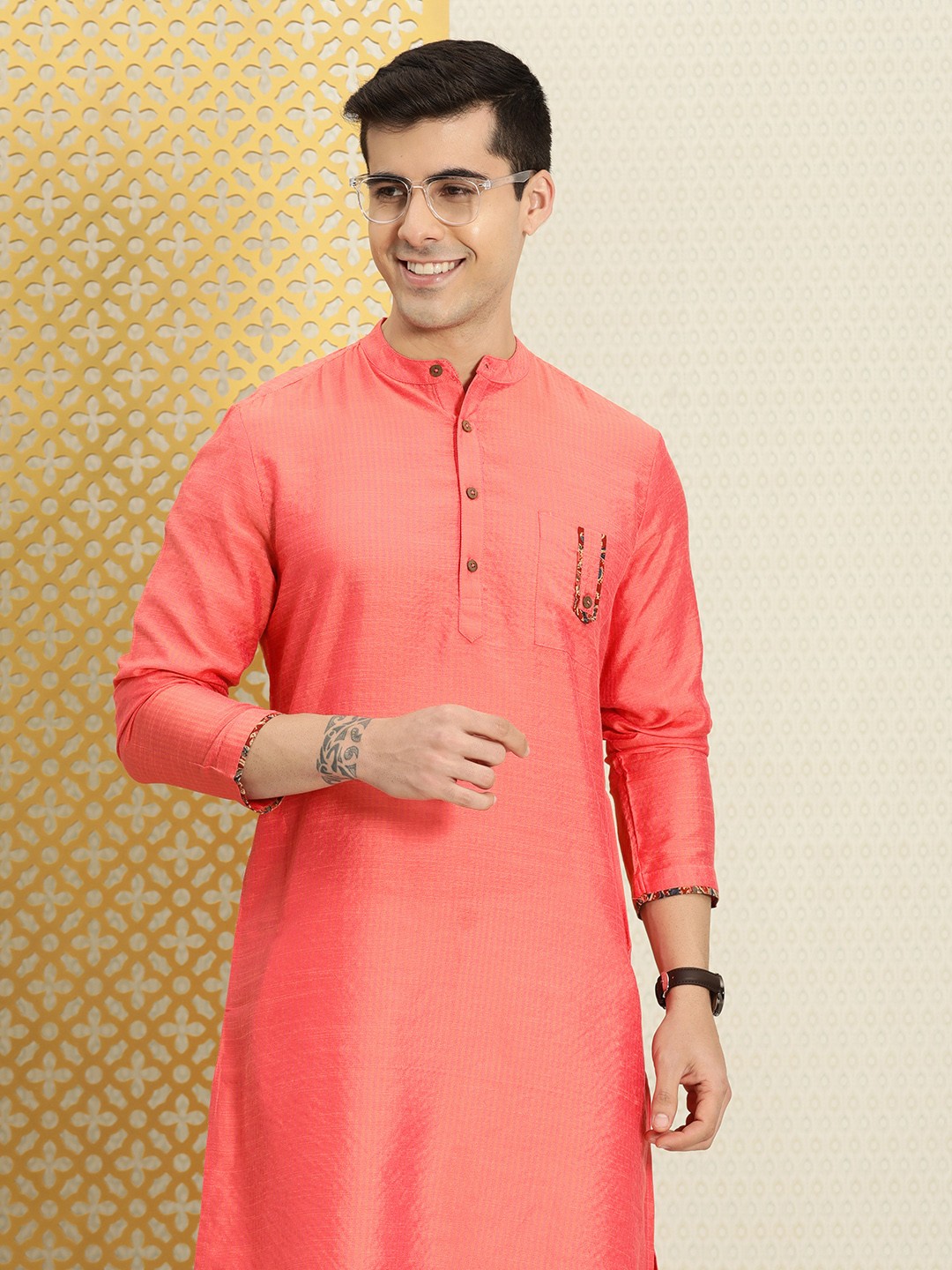 

House of Pataudi Men Pink Woven Straight Kurta