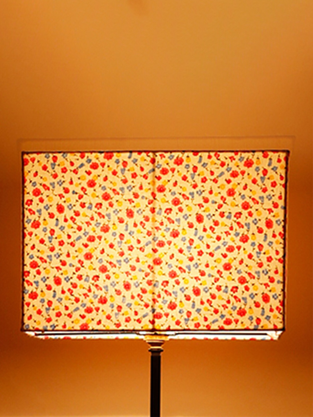 

Devansh White & Pink Printed Fabric Traditional Club Lamp Shade