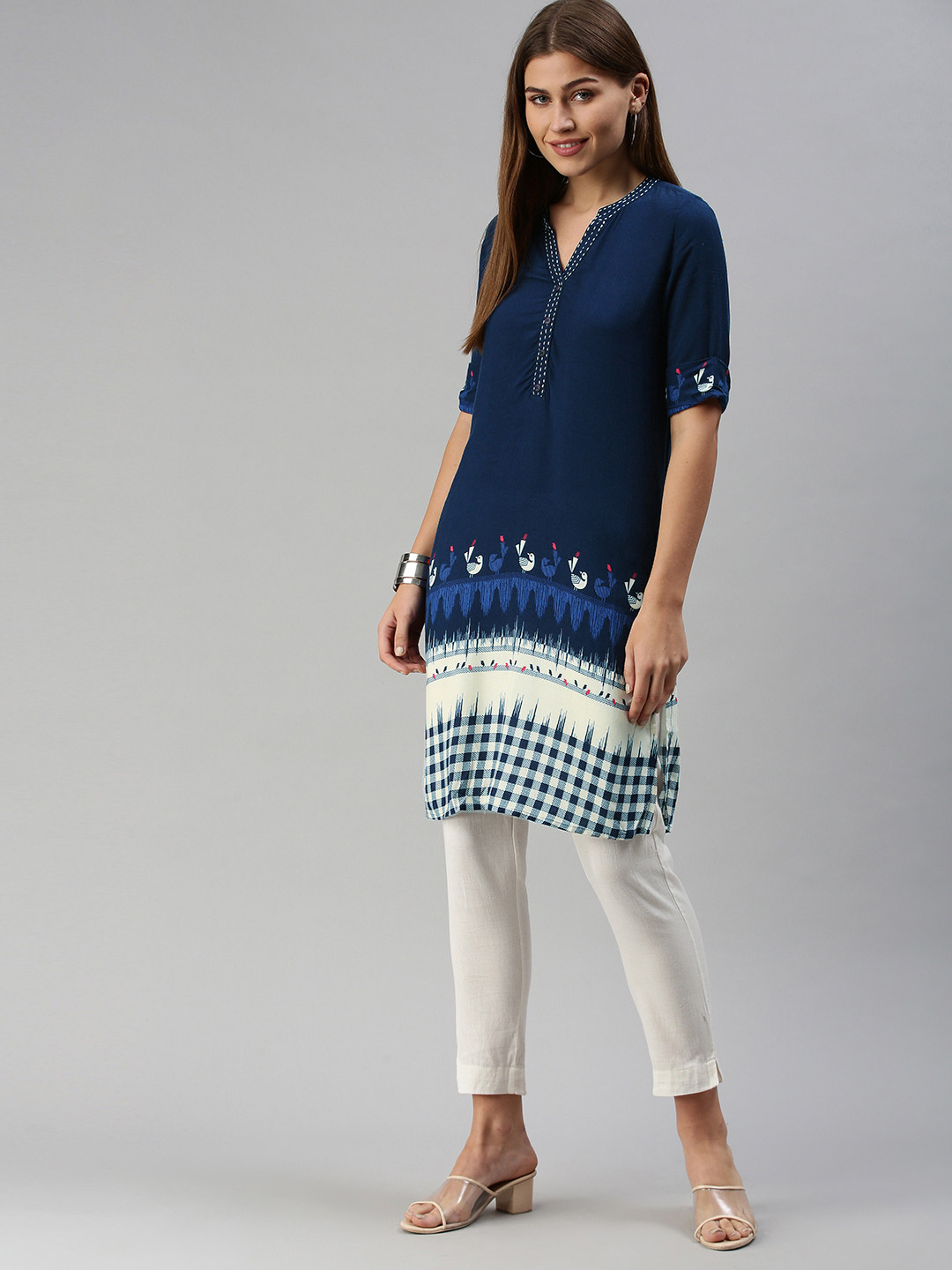 

Global Desi Women Navy Blue & White Printed Thread Work Straight Kurta