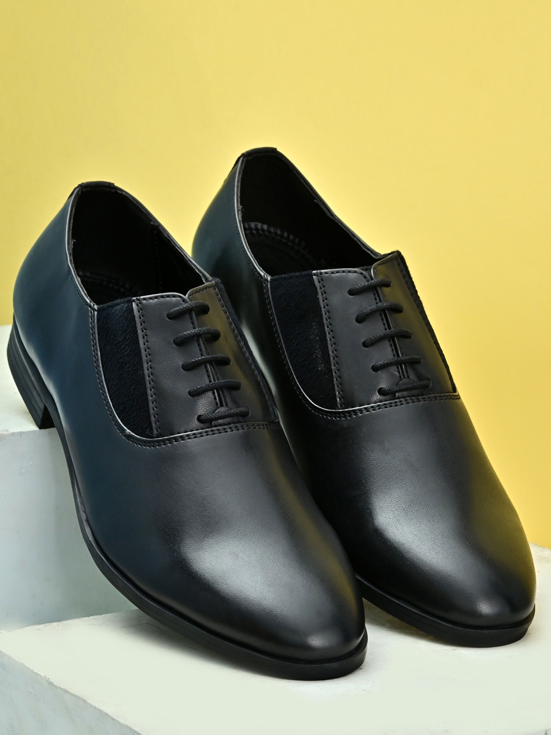 

San Frissco Men Black Solid Formal Oxfords