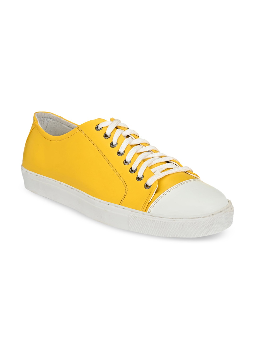 

KLEAT Men Yellow Solid Sneakers