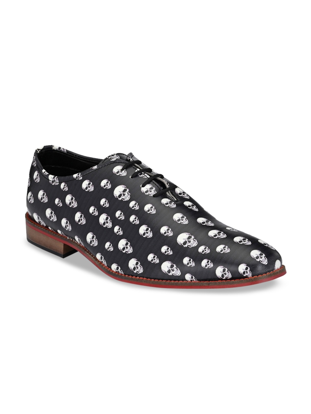 

KLEAT Men Black & White Skull Printed Oxfords