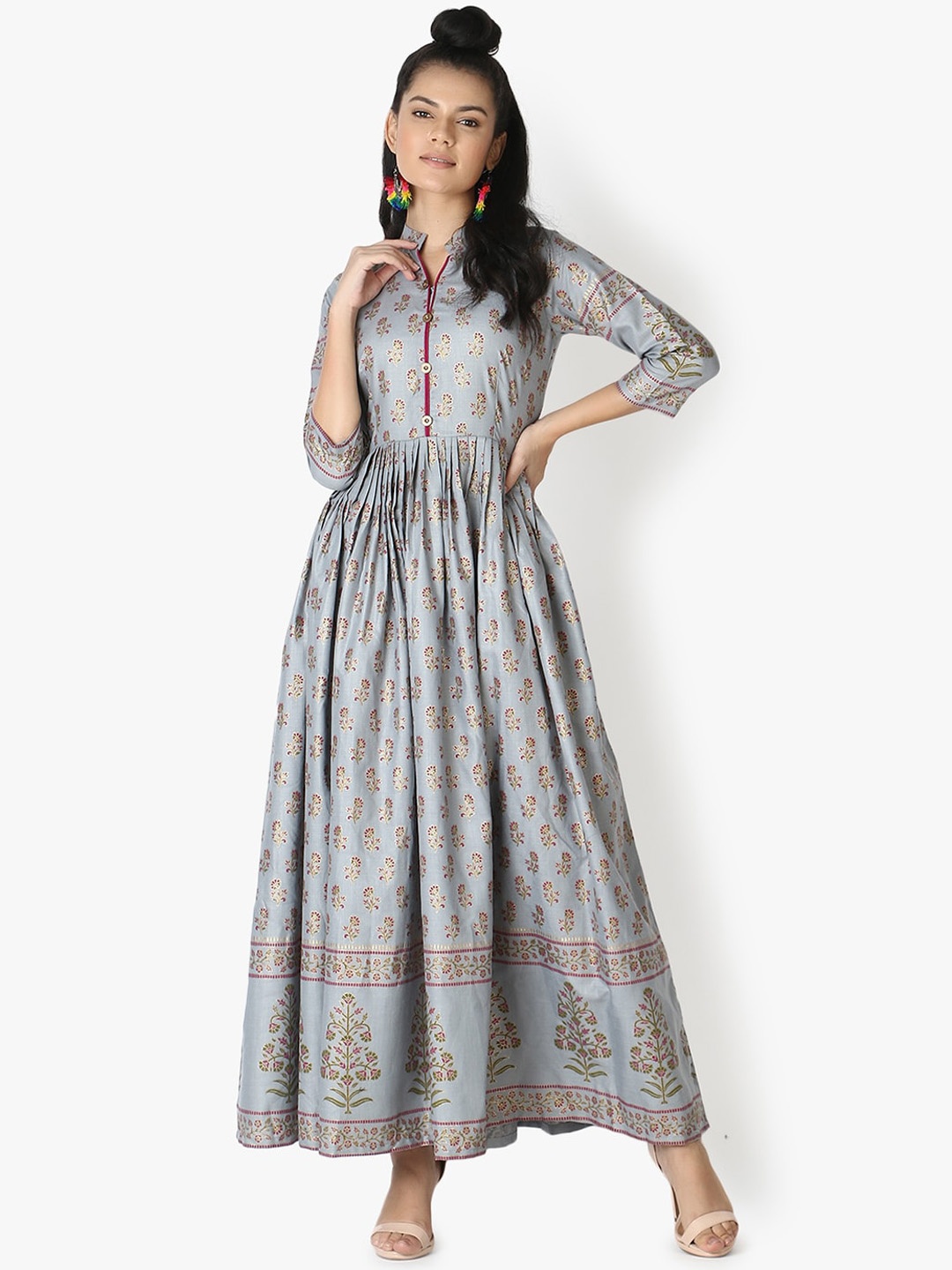 

OM SAI LATEST CREATION Women Grey & Pink Floral Printed Anarkali Kurta