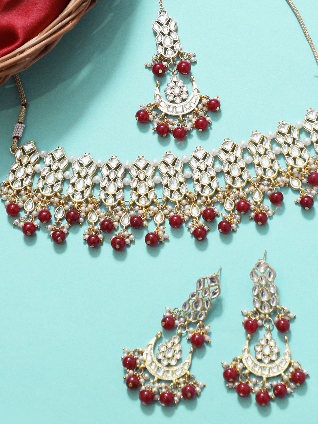 

KARATCART Gold-Plated White & Red Kundan-Studded & Beaded Handcrafted Jewellery Set