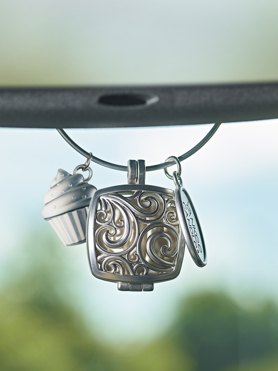 

YANKEE CANDLE White Cupcake Charm Car Freshener