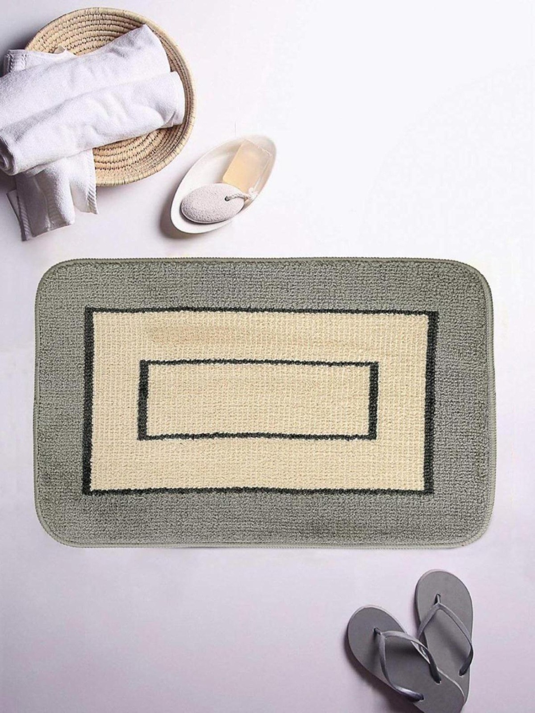 

ROMEE Grey & Beige Geometric Microfiber Anti-Slip Bath Rug