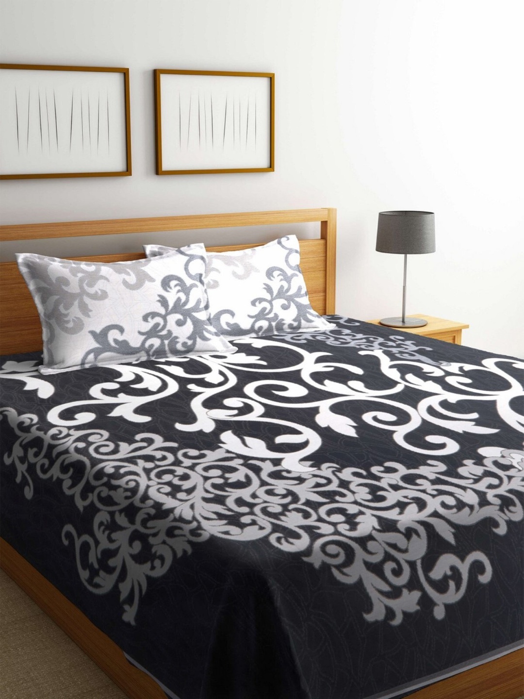 

ROMEE Black & White Ethnic Motifs 400 TC Queen Bedsheet with 2 Pillow Covers