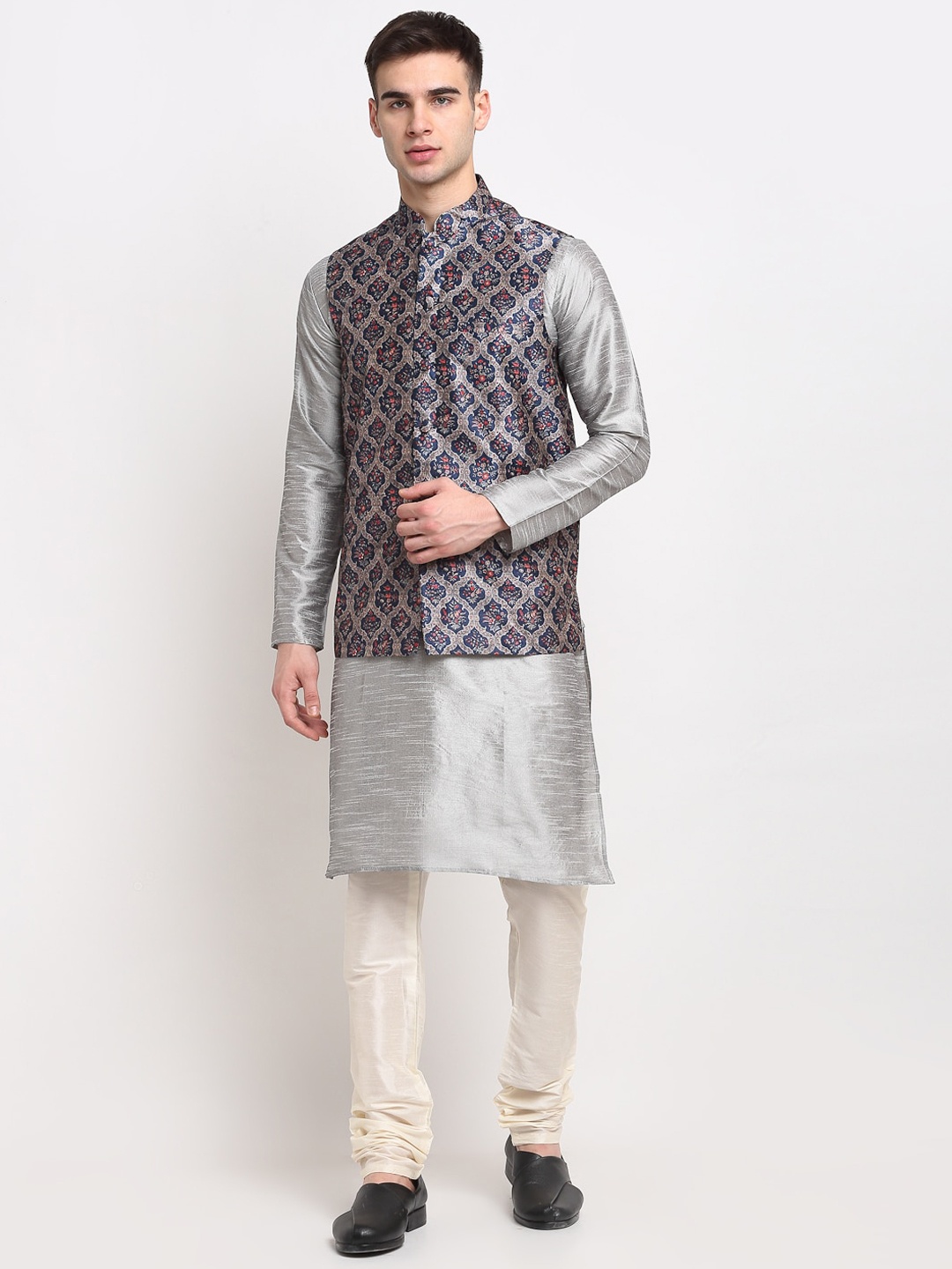 

Jompers Men Silver-Toned Ethnic Motifs Layered Kurta with Churidar