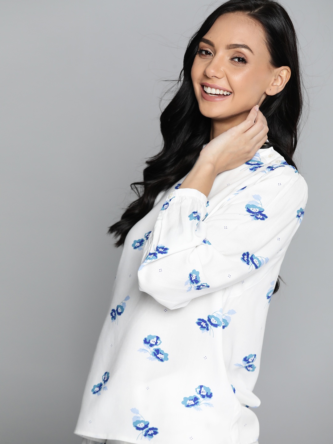 

M&H Our Water White & Blue Sustainable Floral Print Regular Top