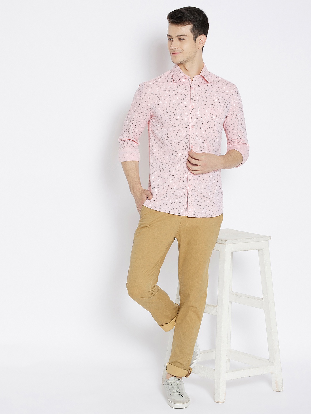 

Crimsoune Club Men Pink Slim Fit Abstract Printed Casual Shirt
