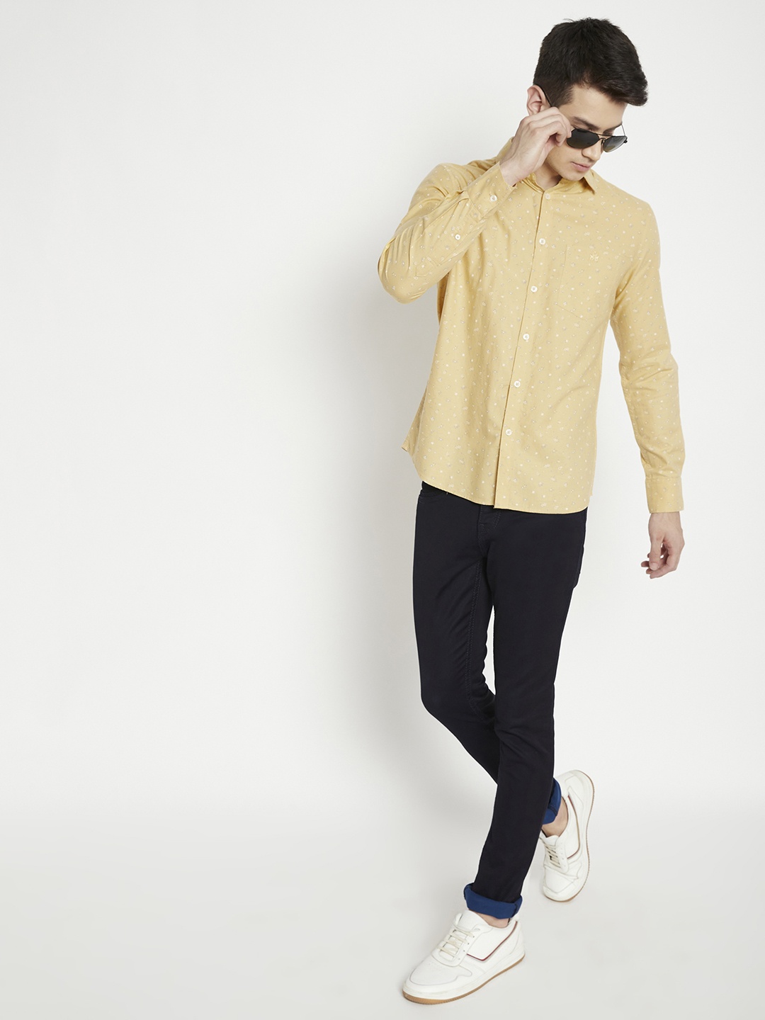 

Crimsoune Club Men Yellow Slim Fit Floral Printed Casual Shirt
