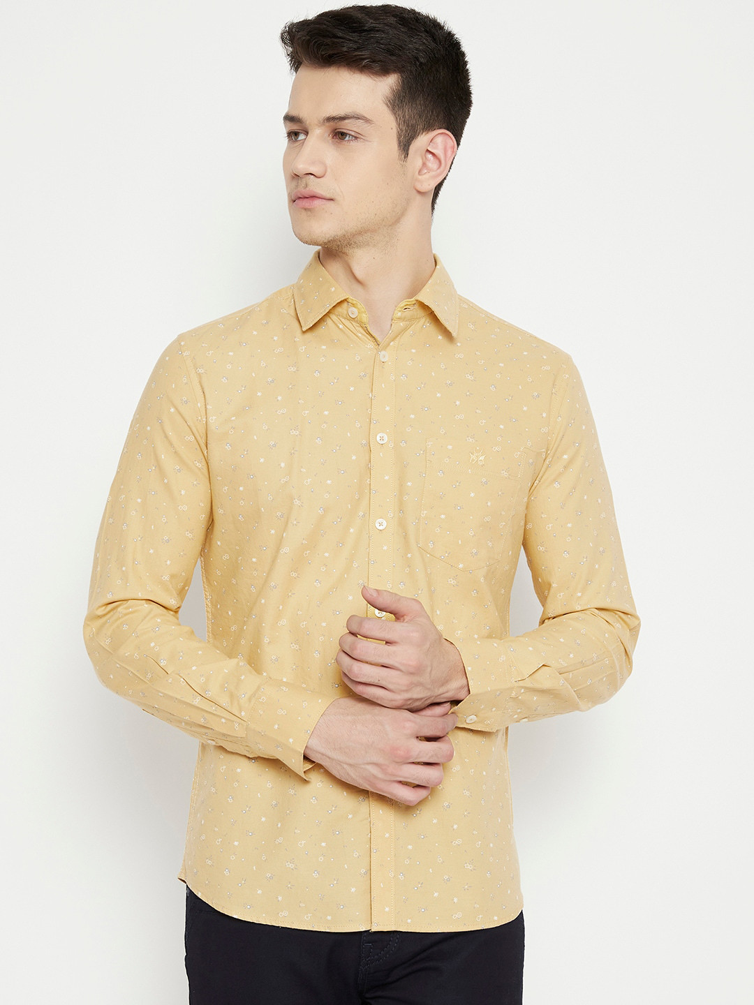 

Crimsoune Club Men Yellow Slim Fit Printed Casual Shirt