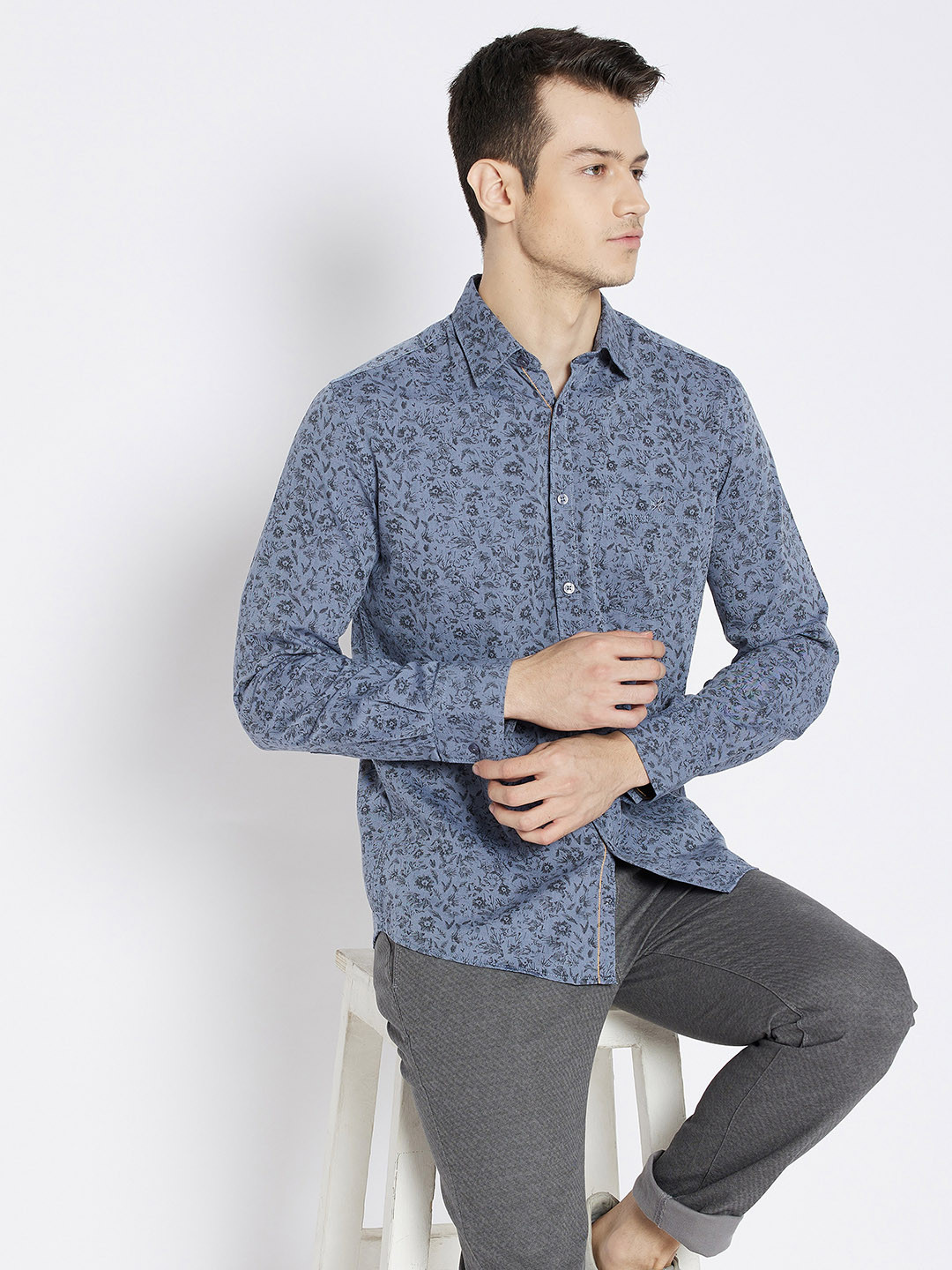 

Crimsoune Club Men Blue Slim Fit Floral Printed Casual Shirt