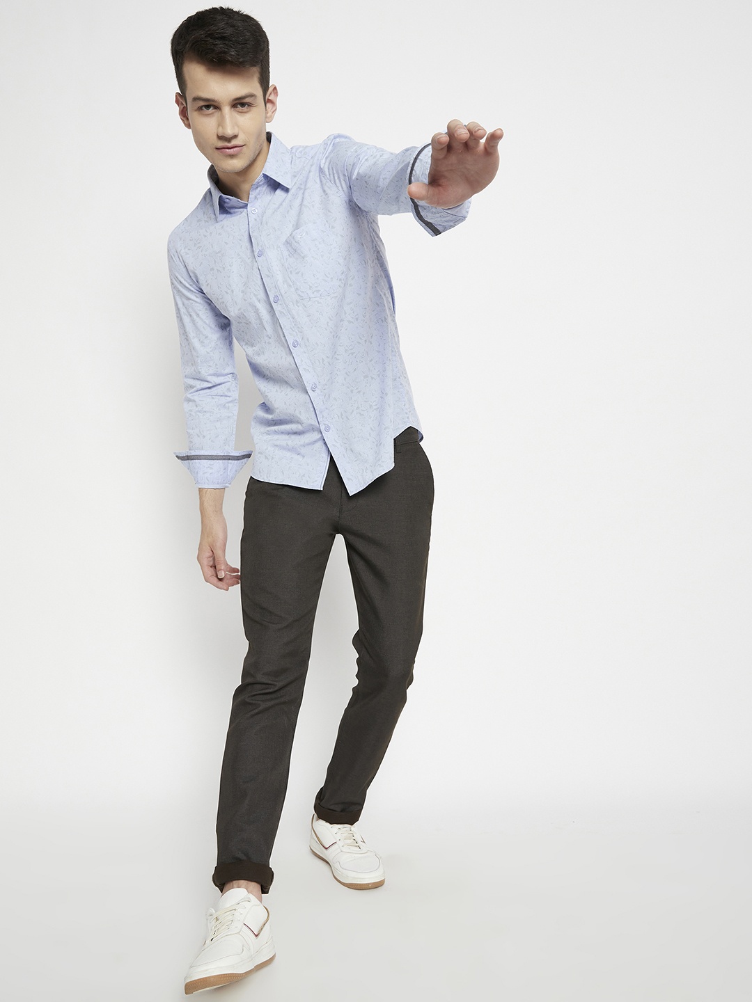 

Crimsoune Club Men Blue Slim Fit Printed Casual Shirt