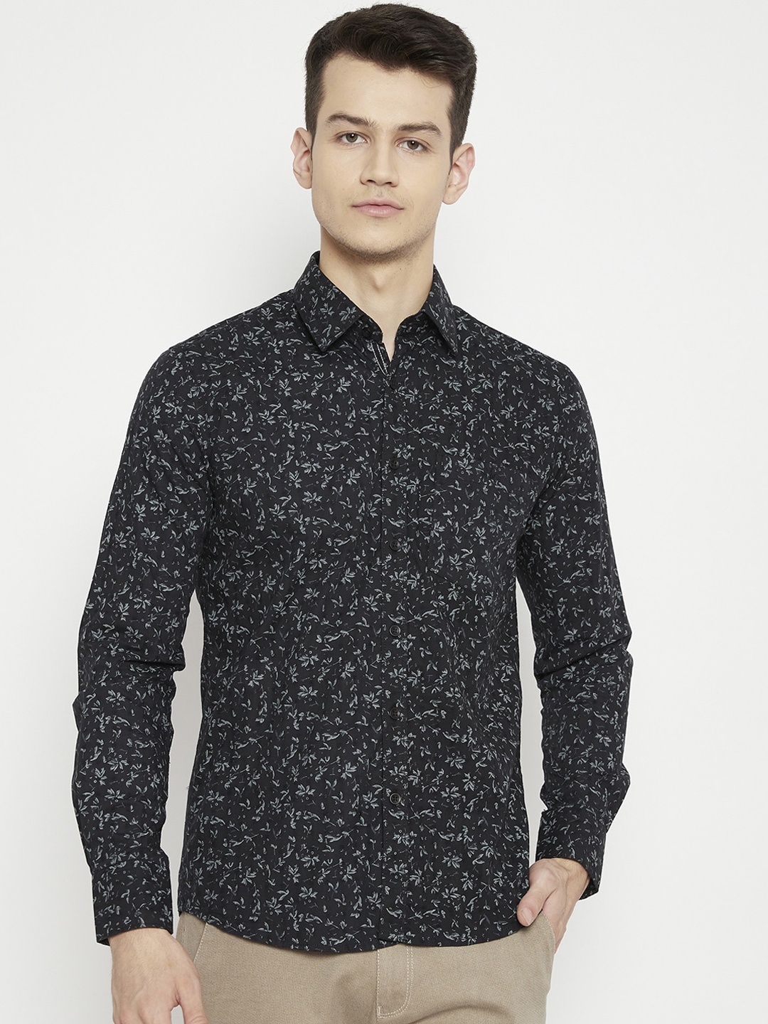 

Crimsoune Club Men Black Slim Fit Floral Printed Casual Shirt