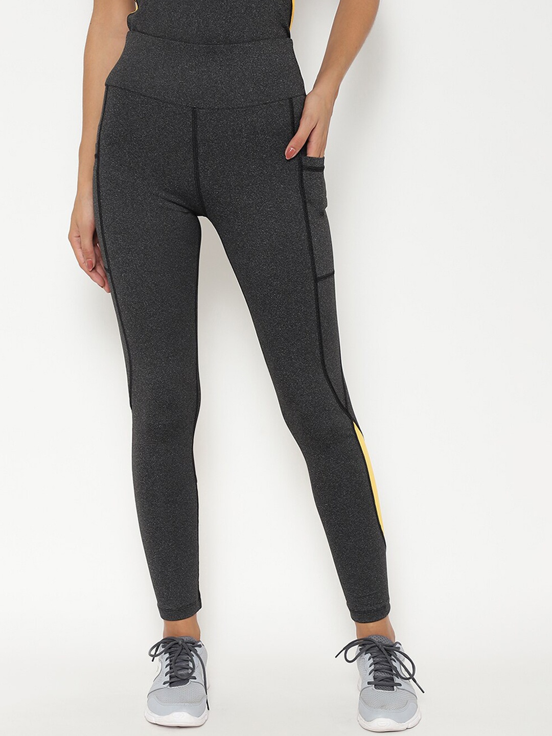 

CHKOKKO Women Grey Solid Yoga Stretchable Gym Tights