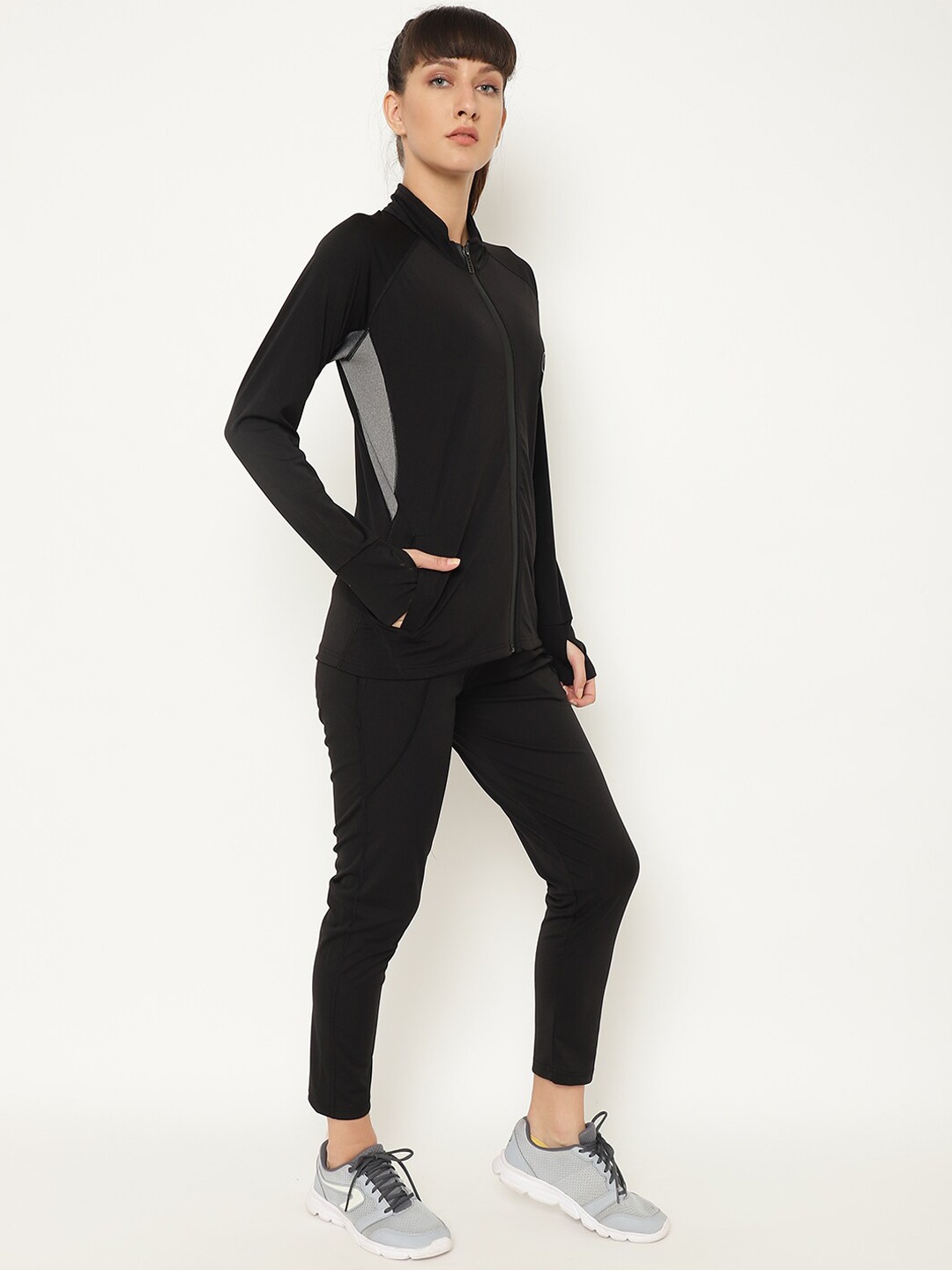

Chkokko Women Black Solid Sports Tracksuit