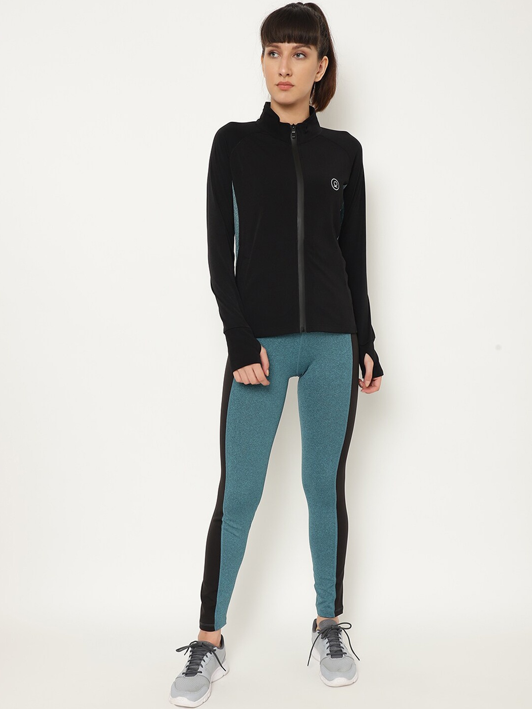 

Chkokko Women Black & Teal Green Coloublocked Tracksuit