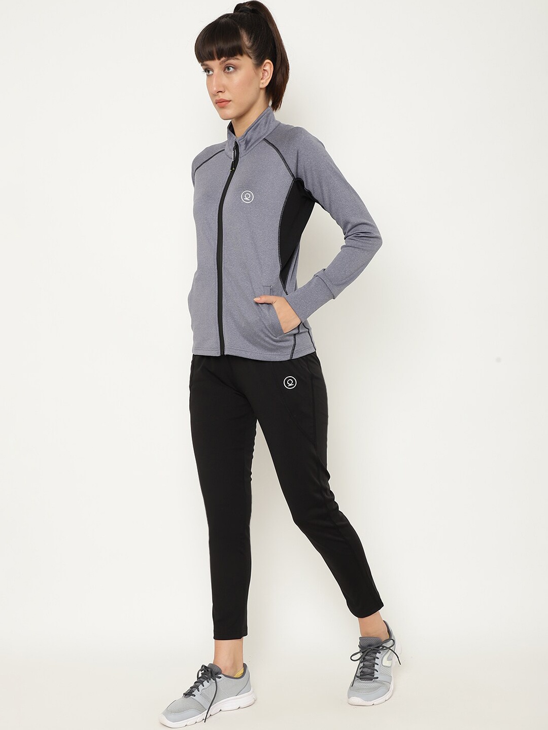 

CHKOKKO Women Grey & Black Colourblocked Solid Zipper Tracksuit
