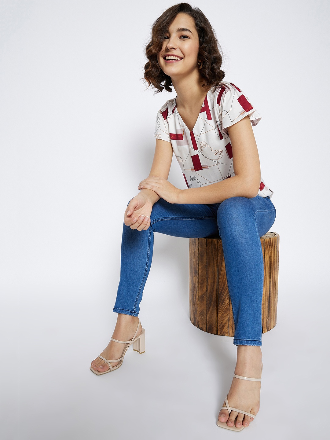 

Crimsoune Club Off White & Maroon Geometric Regular Top